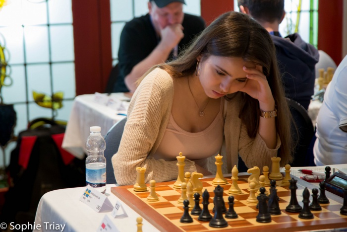Chess Club Live - Anna Cramling Bellon (Suecia) © Sophie T Triay - Weddings  + Events Photography Tradewise Chess Festival 2018 Challengers + Amateurs B  Round 3